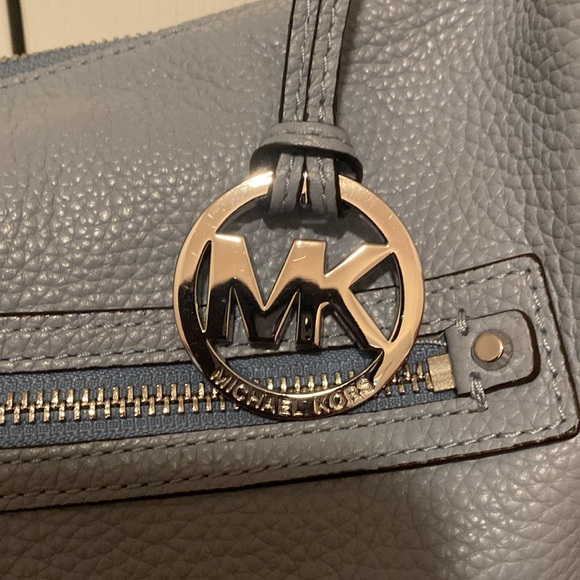 🔹Michael Kors🔹 Rhea🔹Pale Blue🔹Large Zip Shoulder Hobo Bag/EUC - Picture 3 of 14